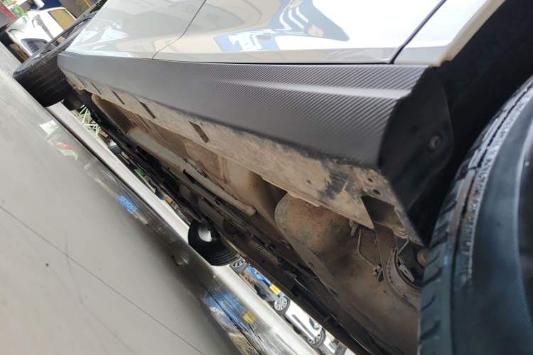 Used Dongfeng Aeolus Yixuan 2024 1.5L Automatic JingSu Edition Left Side Sill