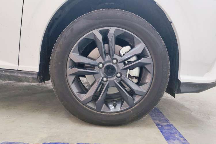 Used Dongfeng Aeolus Yixuan 2024 1.5L Automatic JingSu Edition Right Front Wheel Hub