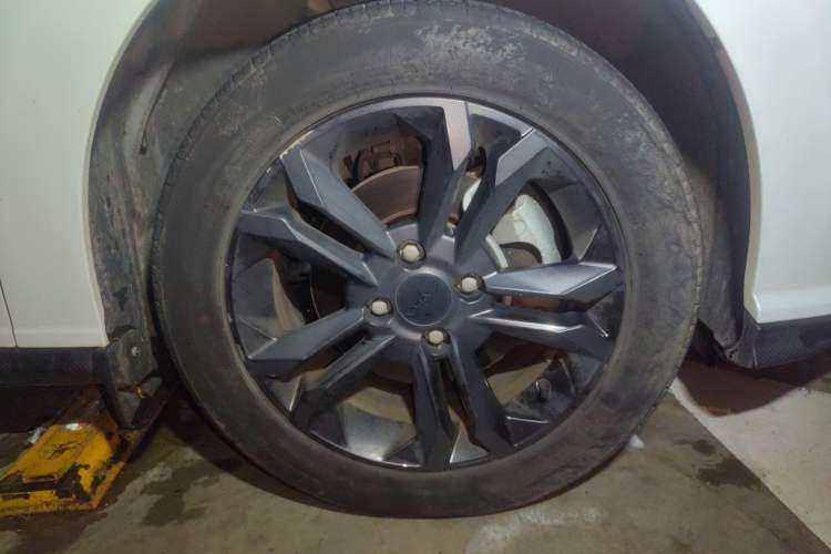 Used Dongfeng Aeolus Yixuan 2024 1.5L Automatic JingSu Edition Right Front Wheel Hub