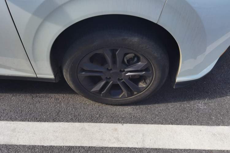 Used Dongfeng Aeolus Yixuan 2024 1.5L Automatic JingSu Edition Right Front Wheel Hub