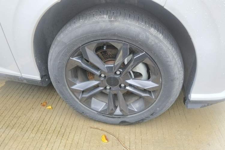 Used Dongfeng Aeolus Yixuan 2024 1.5L Automatic JingSu Edition Right Front Wheel Hub