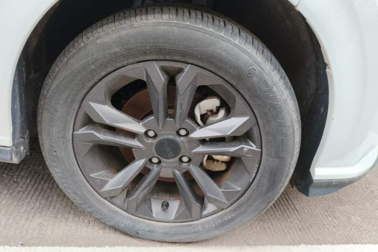 Used Dongfeng Aeolus Yixuan 2024 1.5L Automatic JingSu Edition Right Front Wheel Hub