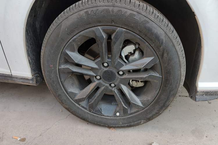 Used Dongfeng Aeolus Yixuan 2024 1.5L Automatic JingSu Edition Right Front Wheel Hub