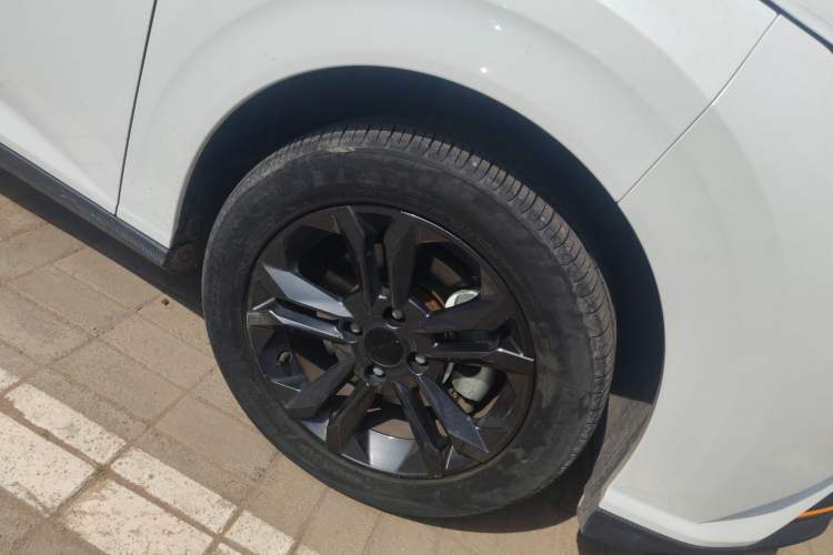 Used Dongfeng Aeolus Yixuan 2024 1.5L Automatic JingSu Edition Right Front Wheel Hub