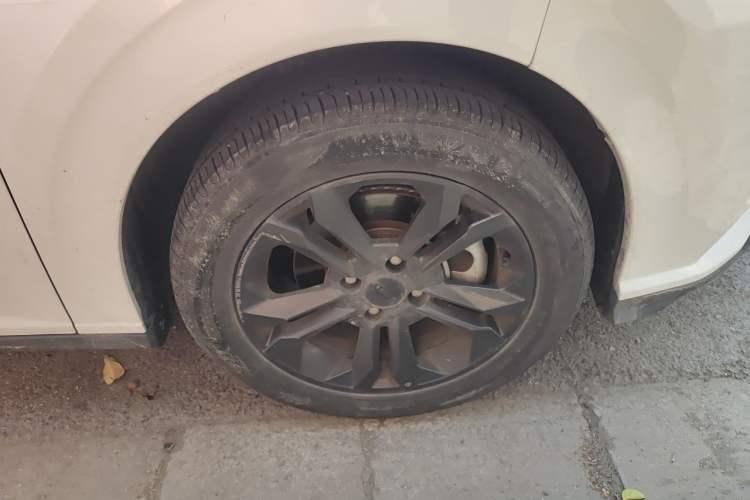 Used Dongfeng Aeolus Yixuan 2024 1.5L Automatic JingSu Edition Right Front Wheel Hub