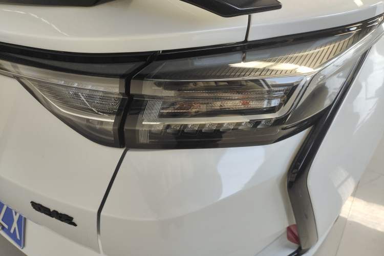 Used Dongfeng Aeolus Yixuan 2024 1.5L Automatic JingSu Edition Right Rear Taillight