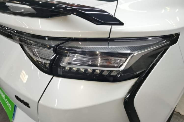 Used Dongfeng Aeolus Yixuan 2024 1.5L Automatic JingSu Edition Right Rear Taillight