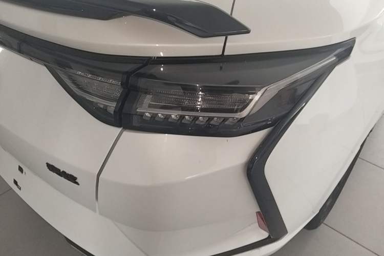 Used Dongfeng Aeolus Yixuan 2024 1.5L Automatic JingSu Edition Right Rear Taillight