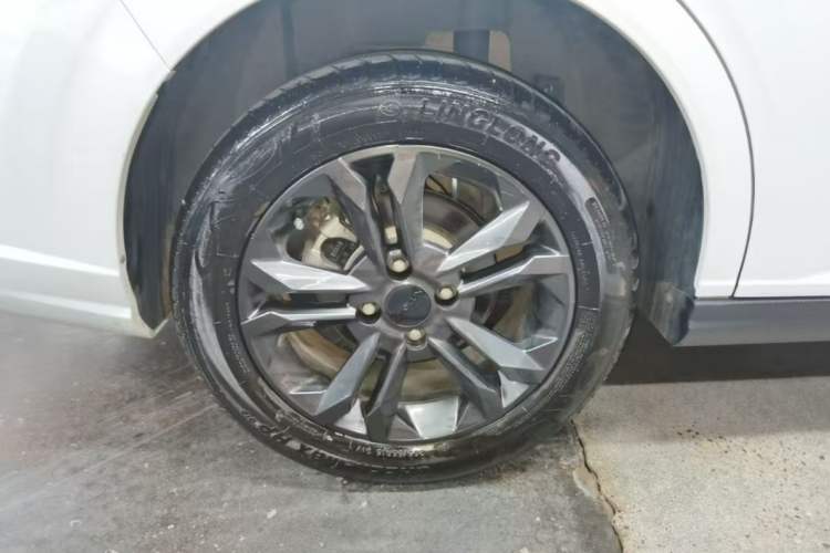 Used Dongfeng Aeolus Yixuan 2024 1.5L Automatic JingSu Edition Right Rear Wheel Hub