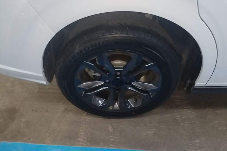 Used Dongfeng Aeolus Yixuan 2024 1.5L Automatic JingSu Edition Right Rear Wheel Hub