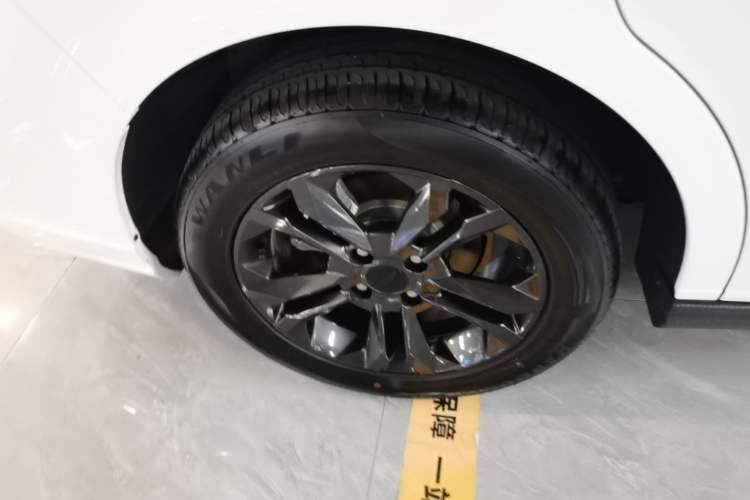 Used Dongfeng Aeolus Yixuan 2024 1.5L Automatic JingSu Edition Right Rear Wheel Hub