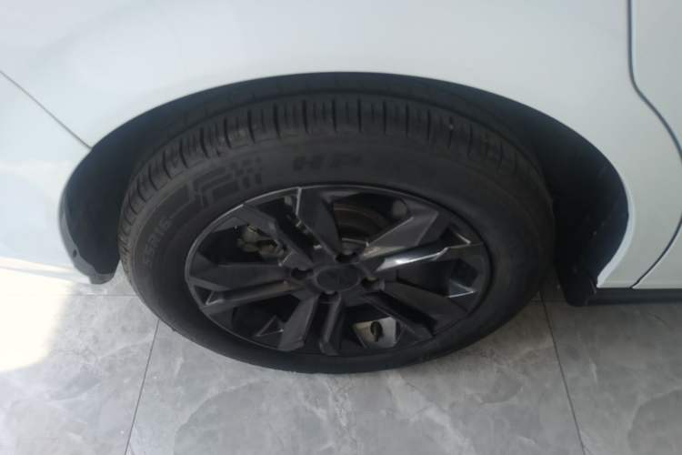 Used Dongfeng Aeolus Yixuan 2024 1.5L Automatic JingSu Edition Right Rear Wheel Hub