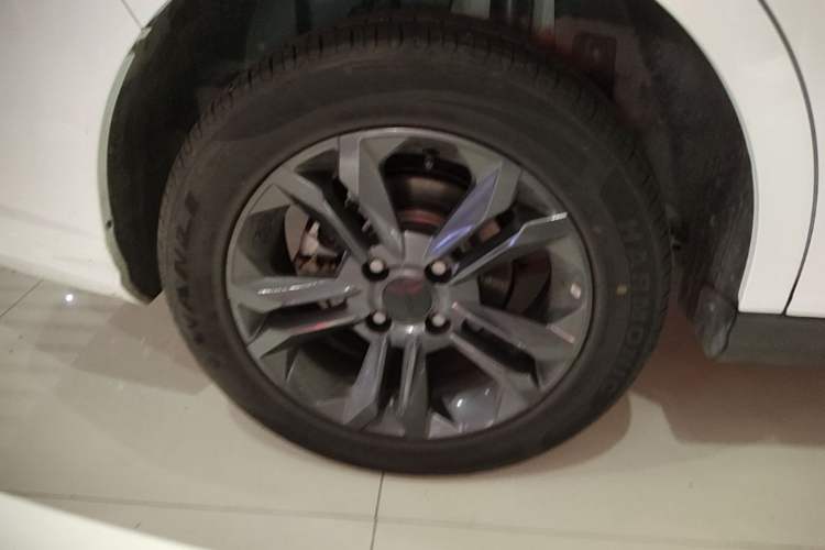 Used Dongfeng Aeolus Yixuan 2024 1.5L Automatic JingSu Edition Right Rear Wheel Hub