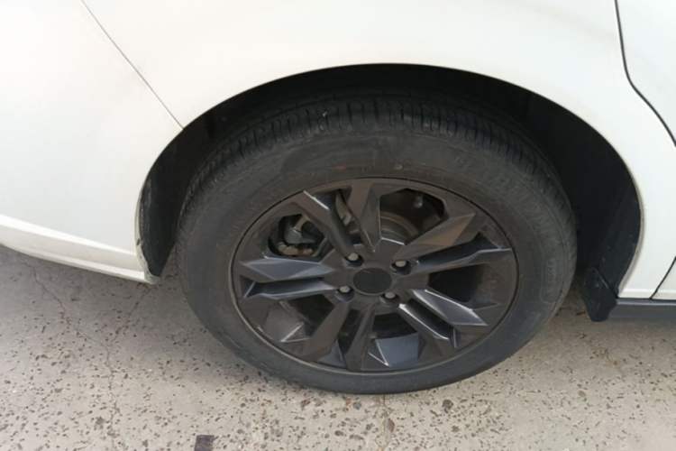Used Dongfeng Aeolus Yixuan 2024 1.5L Automatic JingSu Edition Right Rear Wheel Hub