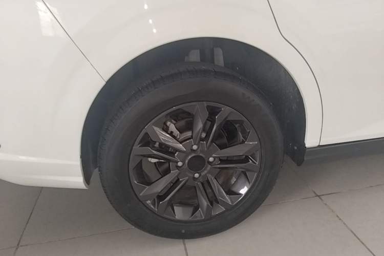 Used Dongfeng Aeolus Yixuan 2024 1.5L Automatic JingSu Edition Right Rear Wheel Hub