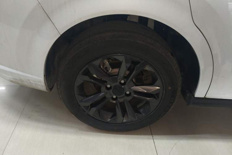 Used Dongfeng Aeolus Yixuan 2024 1.5L Automatic JingSu Edition Right Rear Wheel Hub