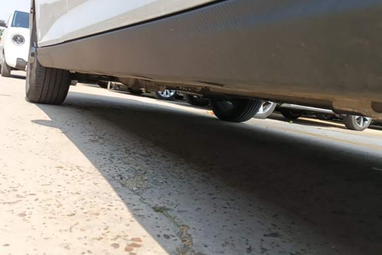Used Dongfeng Aeolus Yixuan 2024 1.5L Automatic JingSu Edition Right Side Sill