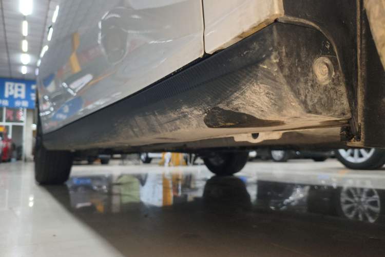 Used Dongfeng Aeolus Yixuan 2024 1.5L Automatic JingSu Edition Right Side Sill