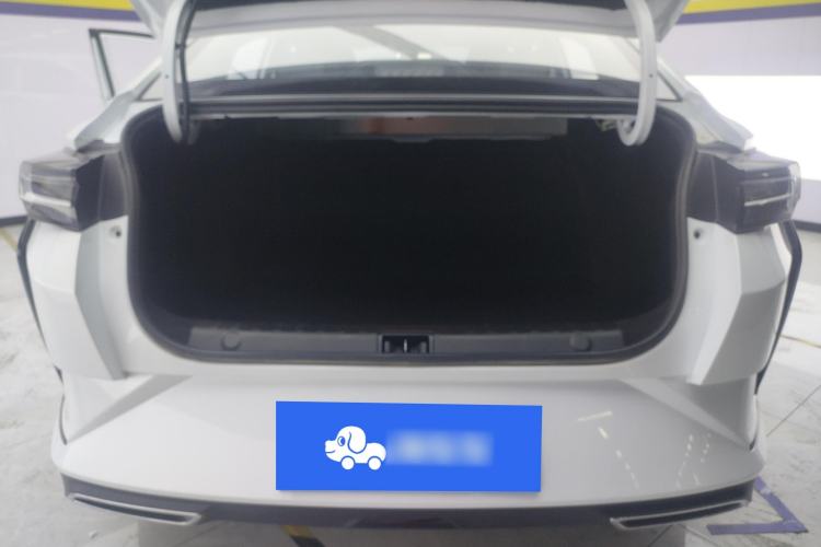 Used Dongfeng Aeolus Yixuan 2024 1.5L Automatic JingSu Edition Trunk
