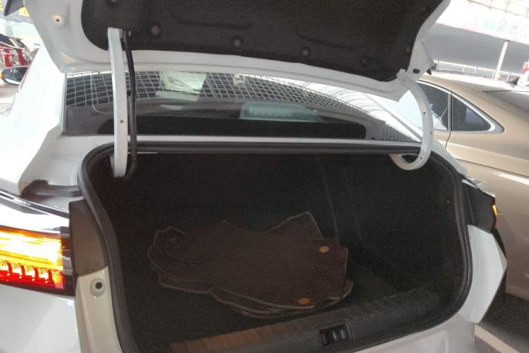 Used Dongfeng Aeolus Yixuan 2024 1.5L Automatic JingSu Edition Trunk