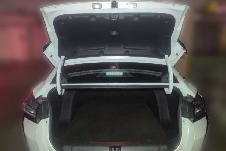 Used Dongfeng Aeolus Yixuan 2024 1.5L Automatic JingSu Edition Trunk