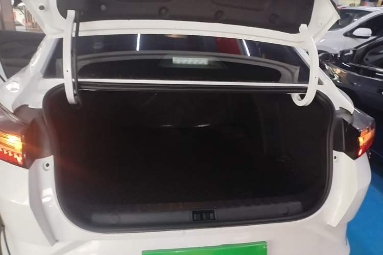 Used Dongfeng Aeolus Yixuan 2024 1.5L Automatic JingSu Edition Trunk