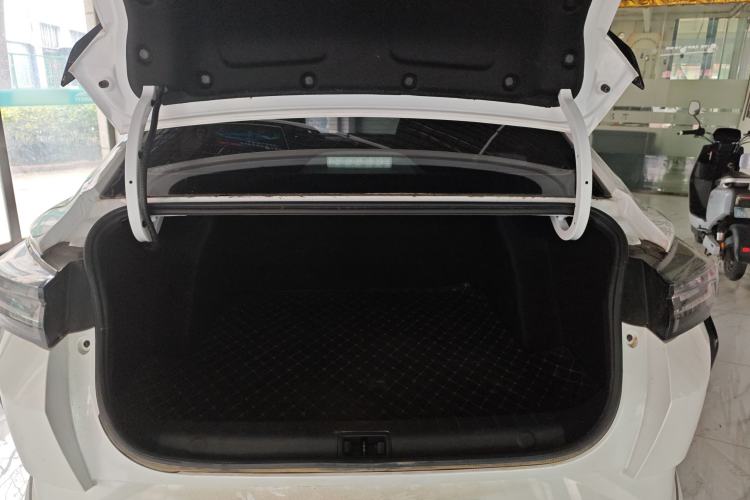 Used Dongfeng Aeolus Yixuan 2024 1.5L Automatic JingSu Edition Trunk