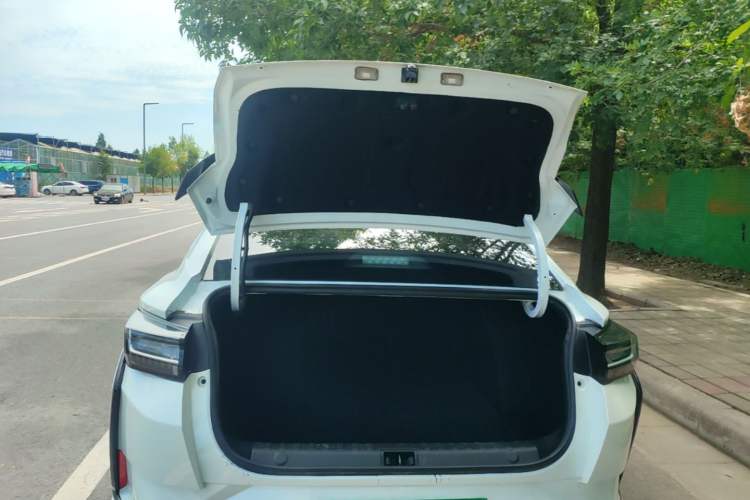 Used Dongfeng Aeolus Yixuan 2024 1.5L Automatic JingSu Edition Trunk