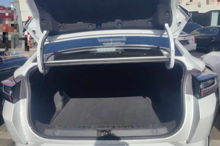 Used Dongfeng Aeolus Yixuan 2024 1.5L Automatic JingSu Edition Trunk