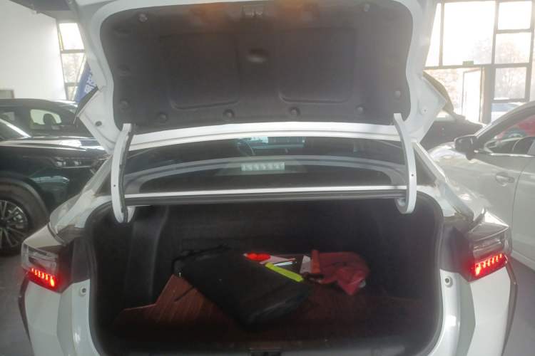 Used Dongfeng Aeolus Yixuan 2024 1.5L Automatic JingSu Edition Trunk