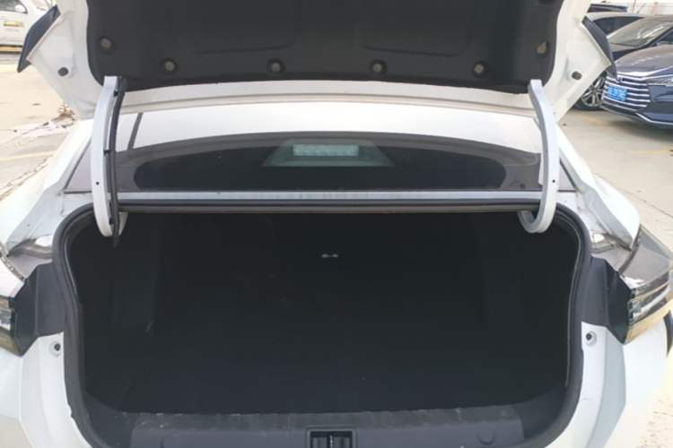 Used Dongfeng Aeolus Yixuan 2024 1.5L Automatic JingSu Edition Trunk