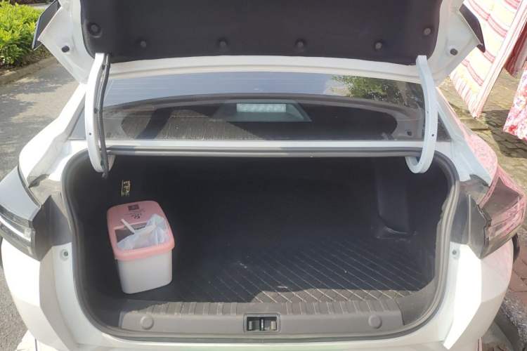Used Dongfeng Aeolus Yixuan 2024 1.5L Automatic JingSu Edition Trunk