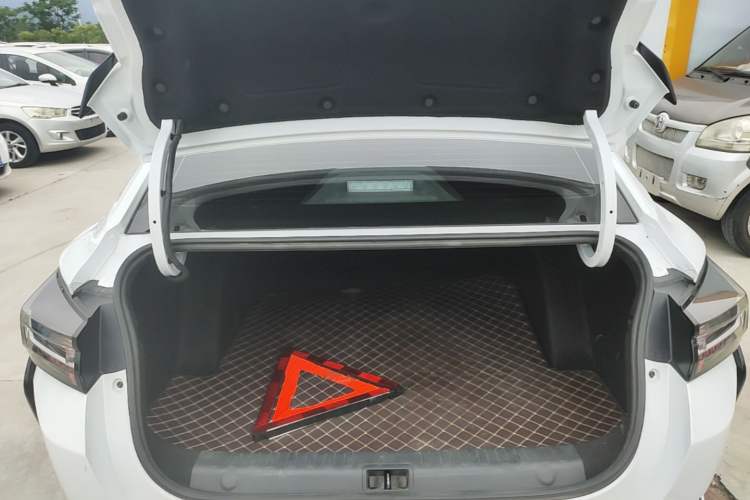 Used Dongfeng Aeolus Yixuan 2024 1.5L Automatic JingSu Edition Trunk