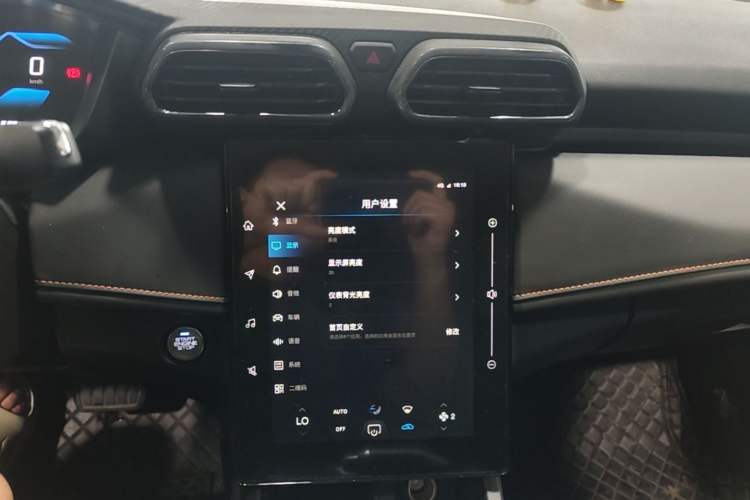 Used Dongfeng Aeolus Yixuan 2025 1.5L Automatic Luxury Version Audio And AC Panel