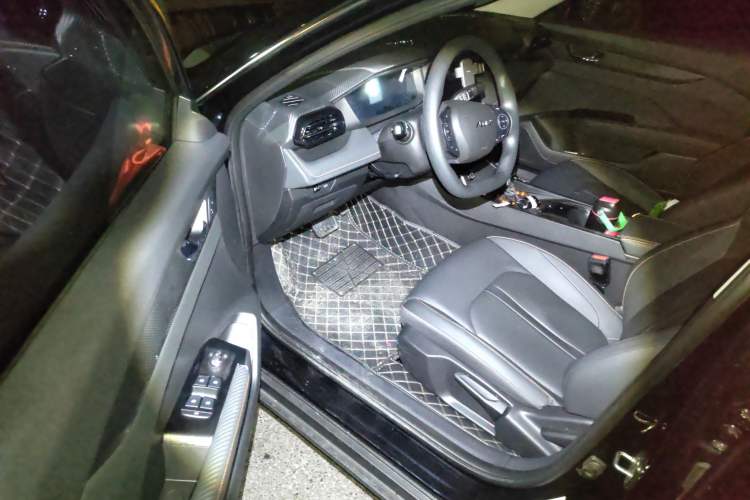 Used Dongfeng Aeolus Yixuan 2025 1.5L Automatic Luxury Version Driver Seat