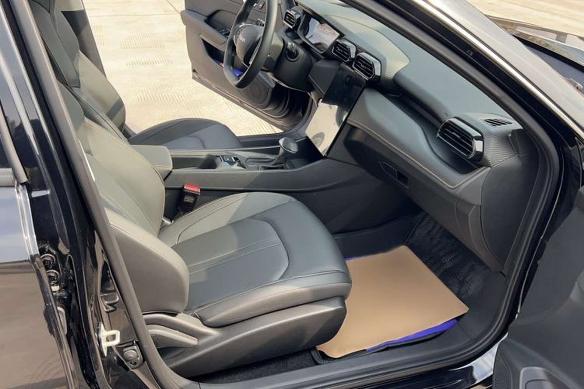 Used Dongfeng Aeolus Yixuan 2025 1.5L Automatic Luxury Version Driver Seat