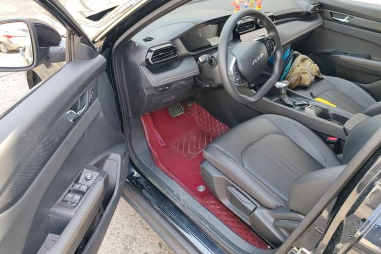 Used Dongfeng Aeolus Yixuan 2025 1.5L Automatic Luxury Version Driver Seat