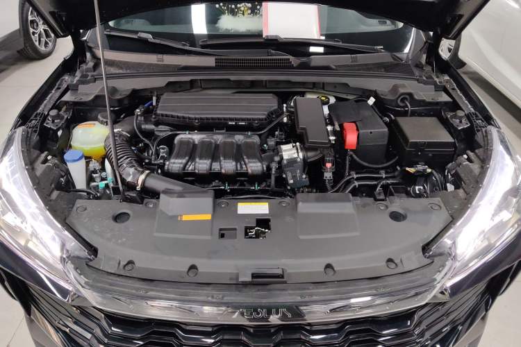 Used Dongfeng Aeolus Yixuan 2025 1.5L Automatic Luxury Version Engine Bay