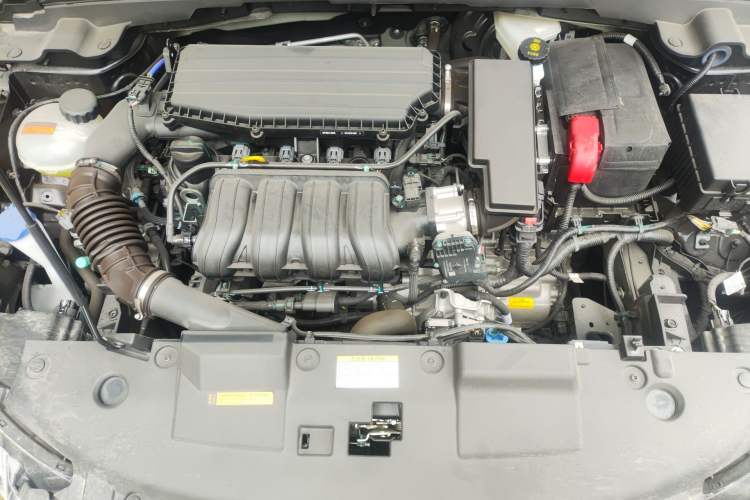 Used Dongfeng Aeolus Yixuan 2025 1.5L Automatic Luxury Version Engine Bay