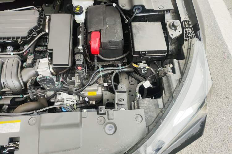Used Dongfeng Aeolus Yixuan 2025 1.5L Automatic Luxury Version Engine Bay Left