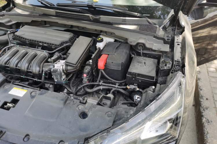 Used Dongfeng Aeolus Yixuan 2025 1.5L Automatic Luxury Version Engine Bay Left