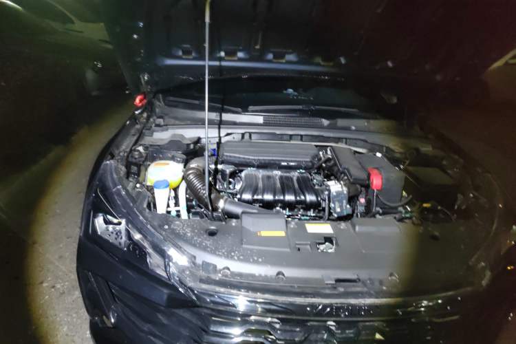 Used Dongfeng Aeolus Yixuan 2025 1.5L Automatic Luxury Version Engine Bay Right
