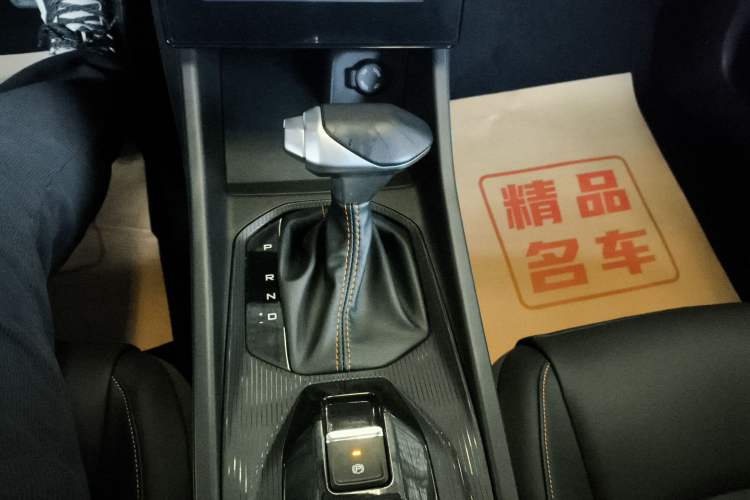 Used Dongfeng Aeolus Yixuan 2025 1.5L Automatic Luxury Version Gear Lever