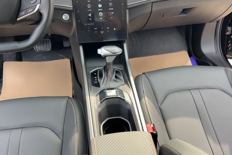 Used Dongfeng Aeolus Yixuan 2025 1.5L Automatic Luxury Version Gear Lever