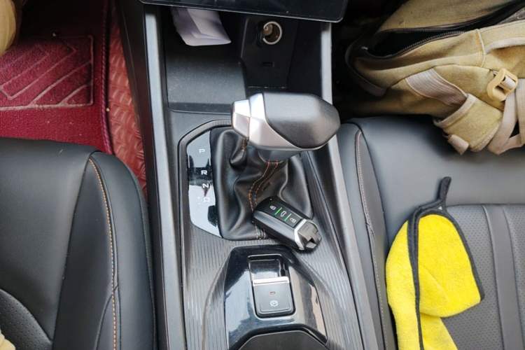 Used Dongfeng Aeolus Yixuan 2025 1.5L Automatic Luxury Version Gear Lever