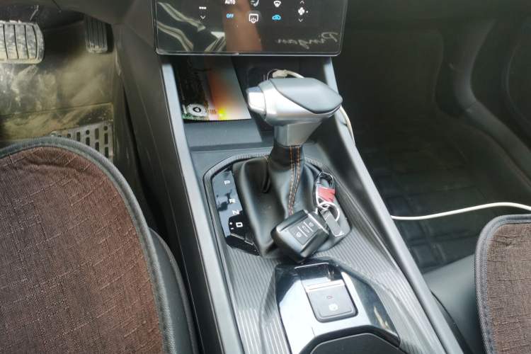 Used Dongfeng Aeolus Yixuan 2025 1.5L Automatic Luxury Version Gear Lever