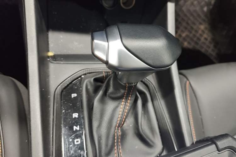 Used Dongfeng Aeolus Yixuan 2025 1.5L Automatic Luxury Version Gear Lever