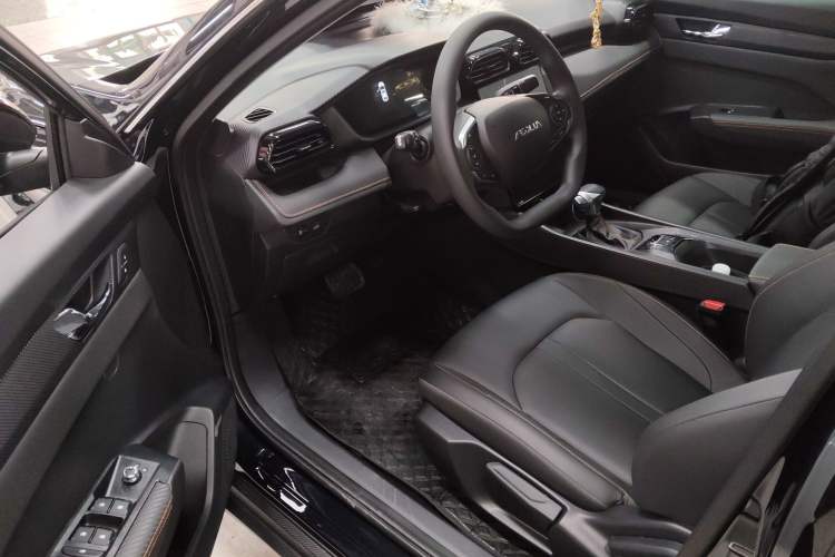 Used Dongfeng Aeolus Yixuan 2025 1.5L Automatic Luxury Version Interior 3