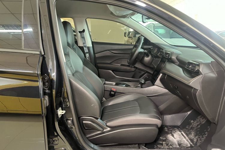 Used Dongfeng Aeolus Yixuan 2025 1.5L Automatic Luxury Version Interior 3