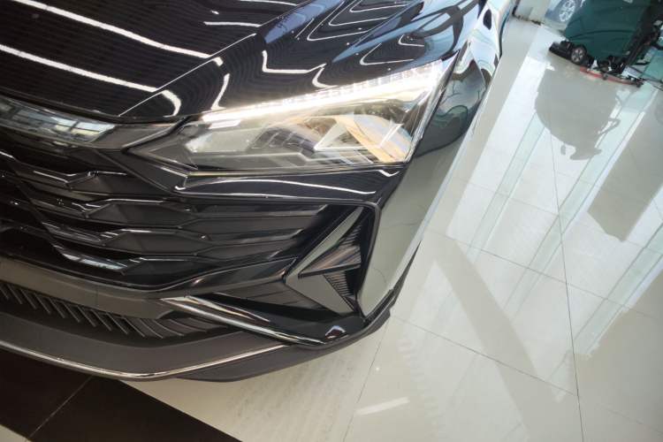 Used Dongfeng Aeolus Yixuan 2025 1.5L Automatic Luxury Version Left Front Headlight